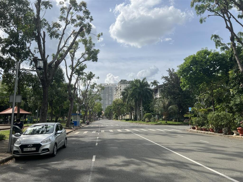 Bán biệt thự tứ lập căn góc công viên khu mỹ gia, phú mỹ hưng, quận 7, dt đất 18*16m, giá 108 tỷ