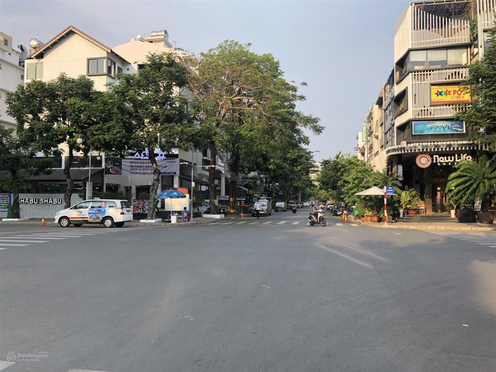 Bán nhà căn góc công viên đường lớn 17,5m khu hưng gia, phú mỹ hưng,dt 8*18,5m ,thang máy,giá58 tỷ