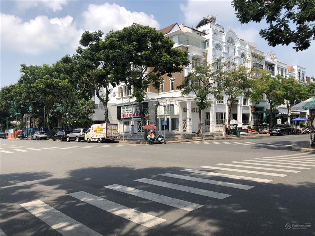 Bán nhà căn góc công viên đường lớn 17,5m khu hưng gia, phú mỹ hưng,dt 8*18,5m ,thang máy,giá58 tỷ