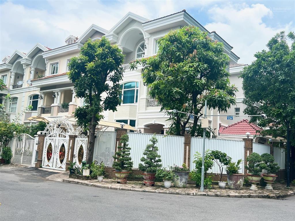 Bán biệt thự căn góc 2 mặt tiền đường, khu trung tâm phú mỹ hưng, quận 7, dt 9,2*18m, giá 55 tỷ
