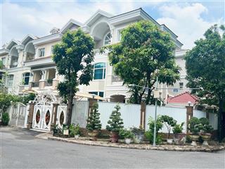Bán biệt thự căn góc 2 mặt tiền đường, khu trung tâm phú mỹ hưng, quận 7, dt 9,2*18m, giá 55 tỷ
