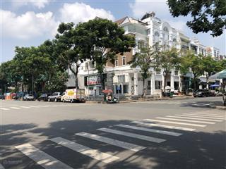 Bán nhà căn góc 2 mặt tiền đường bùi bằng đoàn, phú mỹ hưng, quận 7, dt 11*18m, giá 70 tỷ, sh