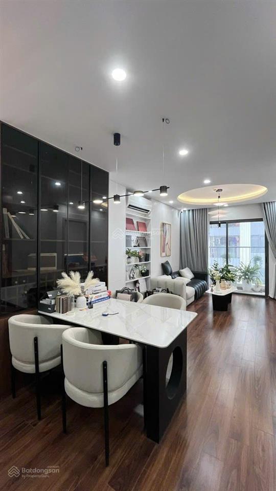 Chính chủ bán nhanh căn hộ 2pn 2wc full nội thất giá chỉ 6,4 tỷ.  0964 161 ***