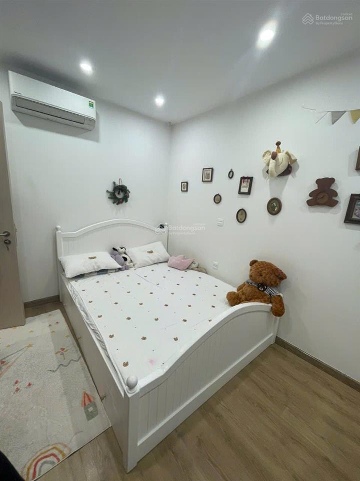 Chính chủ bán nhanh căn hộ 2pn 2wc full nội thất giá chỉ 6,4 tỷ.  0964 161 ***