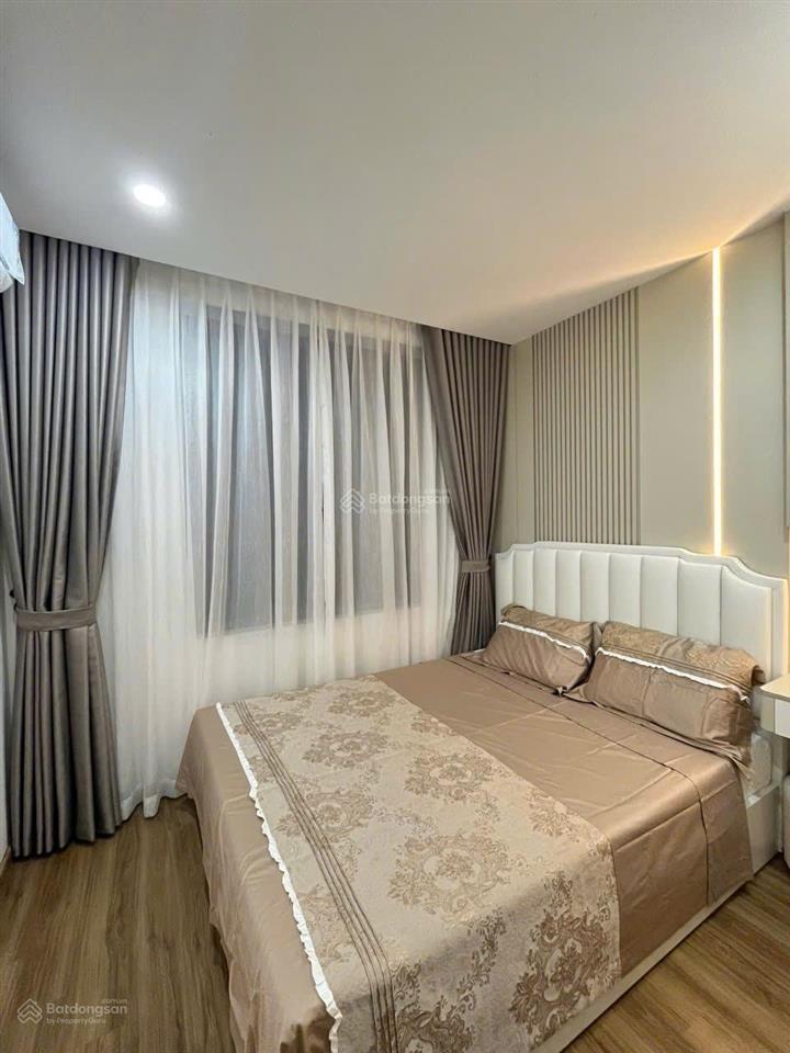 Chính chủ bán nhanh căn hộ 2pn 2wc full nội thất giá chỉ 6,4 tỷ.  0964 161 ***