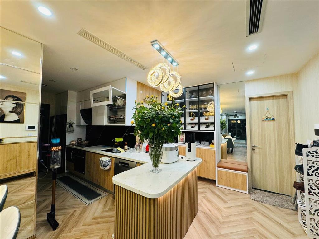 Gia đình cần tiền bán gấp căn hộ 3pn ,2wc căn sân vườn đẹp nhất dự án. giá chỉ 9.9 tỷ.