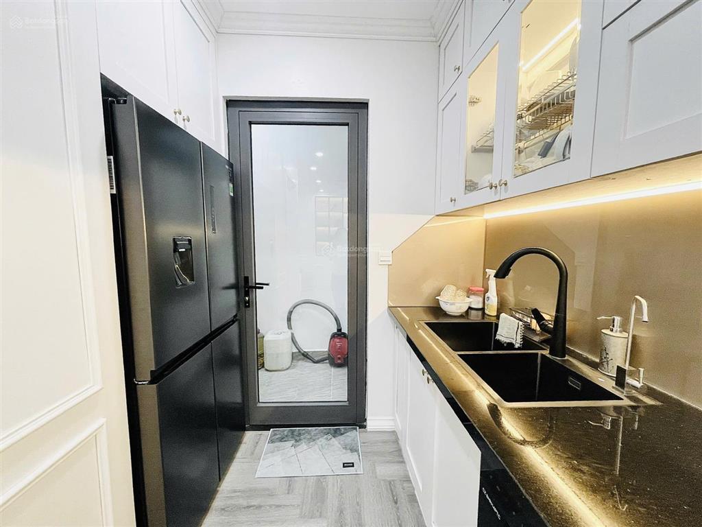 Gia đình cần bán gấp căn hộ 2pn 2wc diện tích 70m vuông giá chỉ 5.5 tỷ.  0964 161 ***