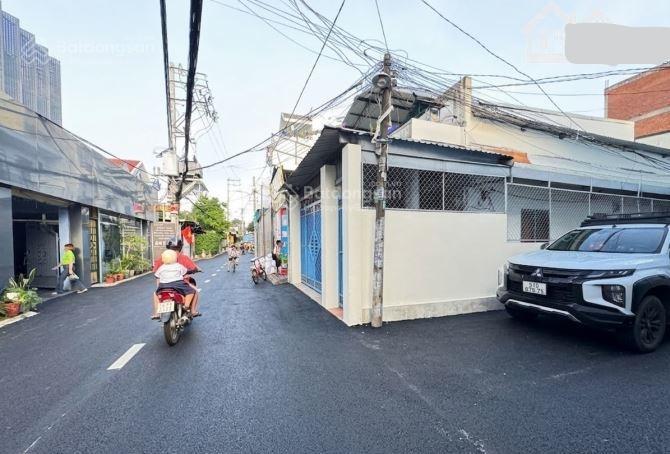 Xây chdv 7.2m x 22m gần 4 trường đh, cđ  nhà c4 đường đông bắc, xe hơi tới nhà