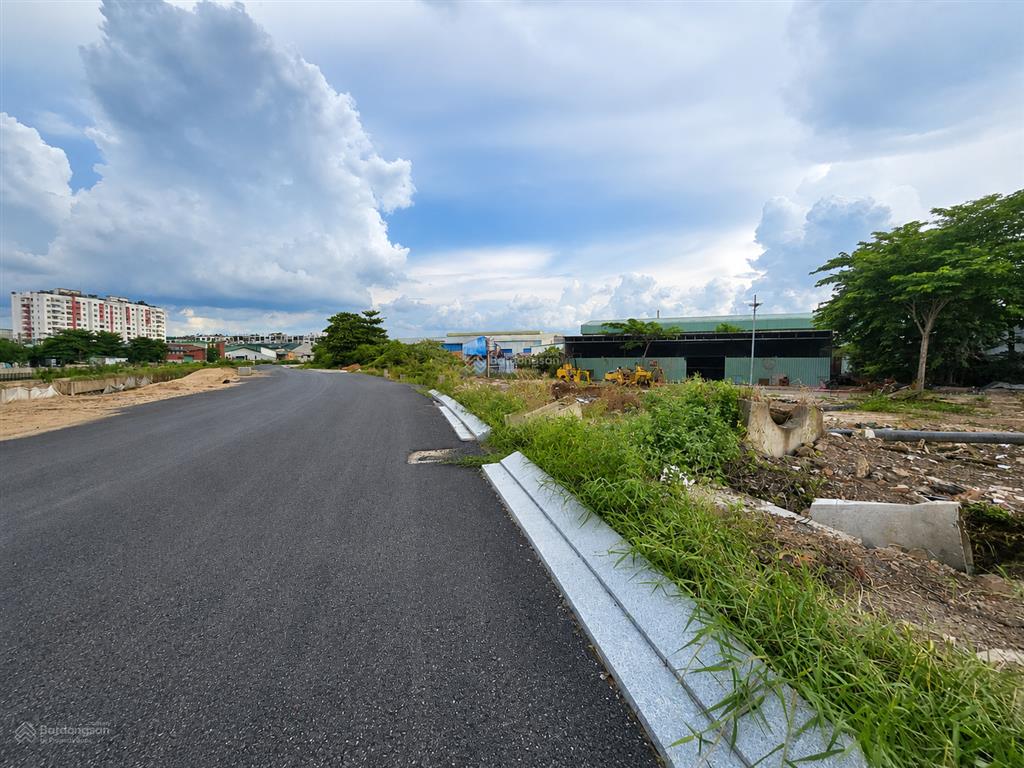 Đất đẹp đường 12m  nguyễn văn quá  đông hưng thuận