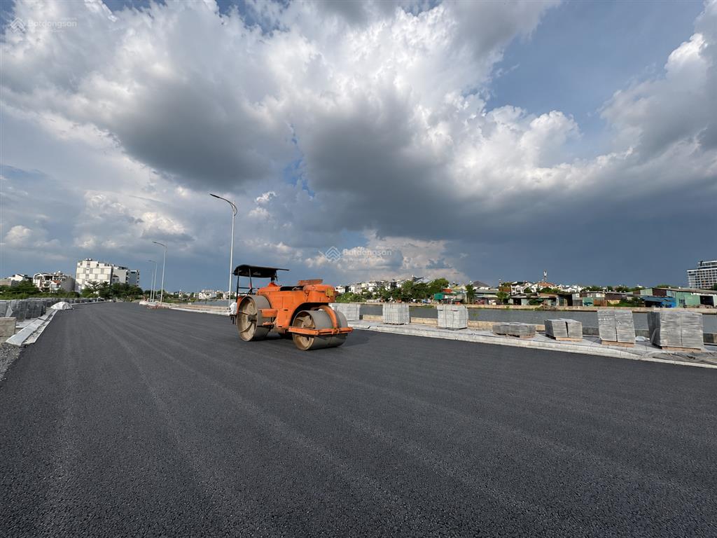 Chdv 4 tầng doanh thu 25tr, 5m x 20m kdc tân tiến kênh tham lương