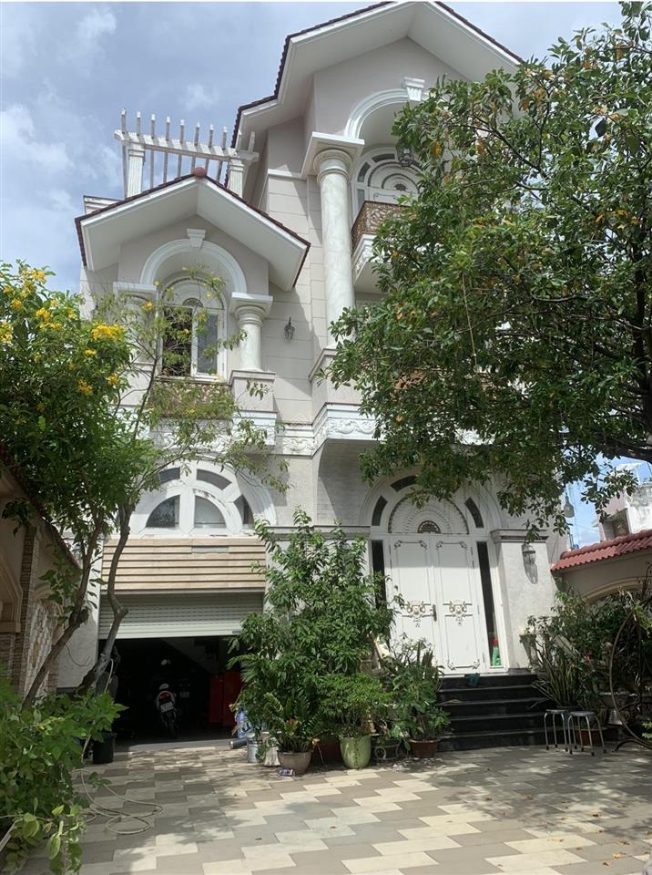 Cần bán gấp biệt thự sân vườn siêu đẹp đường lê quang định 9,1x28m trệt 3 lầu chỉ 33 tỷ