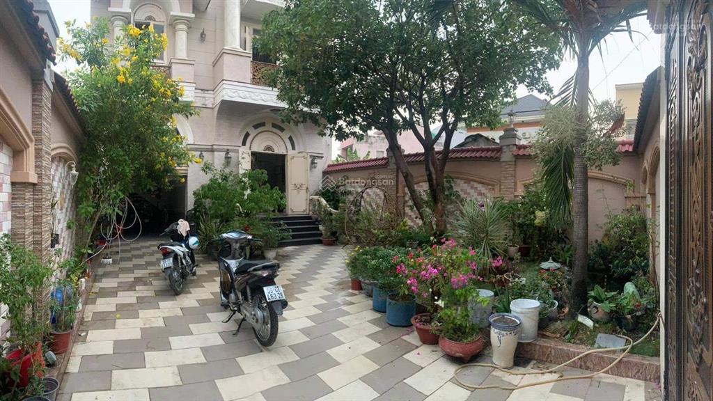 Cần bán gấp biệt thự sân vườn siêu đẹp đường lê quang định 9,1x28m trệt 3 lầu chỉ 33 tỷ