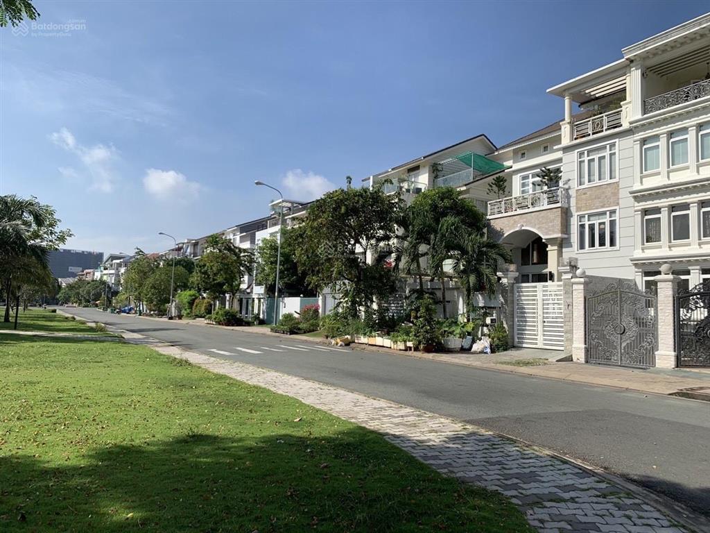 Bán biệt thự song lập kdc phú mỹ vạn phát hưng diện tích rộng, giá tốt, nhà có hầm, hồ bơi.