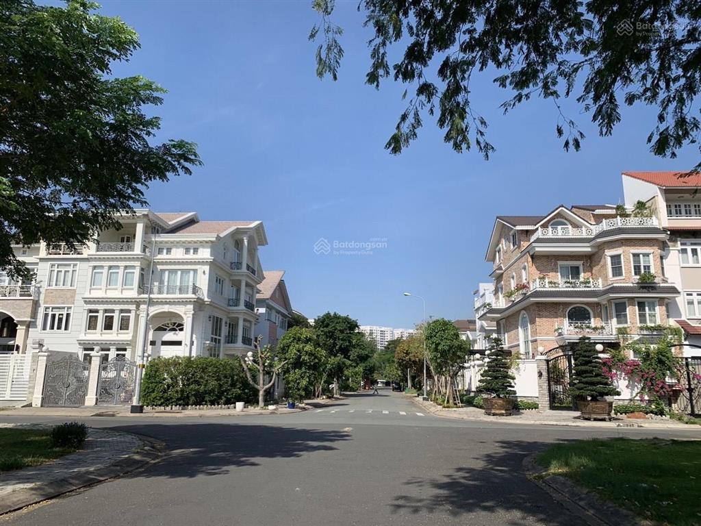 Bán biệt thự song lập kdc phú mỹ vạn phát hưng diện tích rộng, giá tốt, nhà có hầm, hồ bơi.