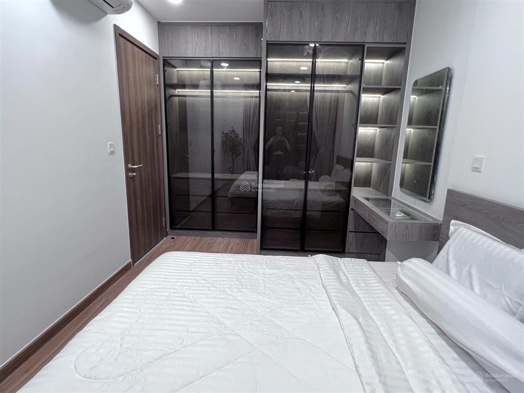 Cần bán căn hộ 2pn chung cư eco green sài gòn full nội thất đẹp, có hợp đồng thuê cao, view đẹp.