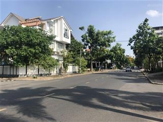 Bán biệt thự, căn góc 2 mặt tiền đường khu cảnh đồi, phú mỹ hưng, quận 7. dt đất 285m2, giá 105 tỷ