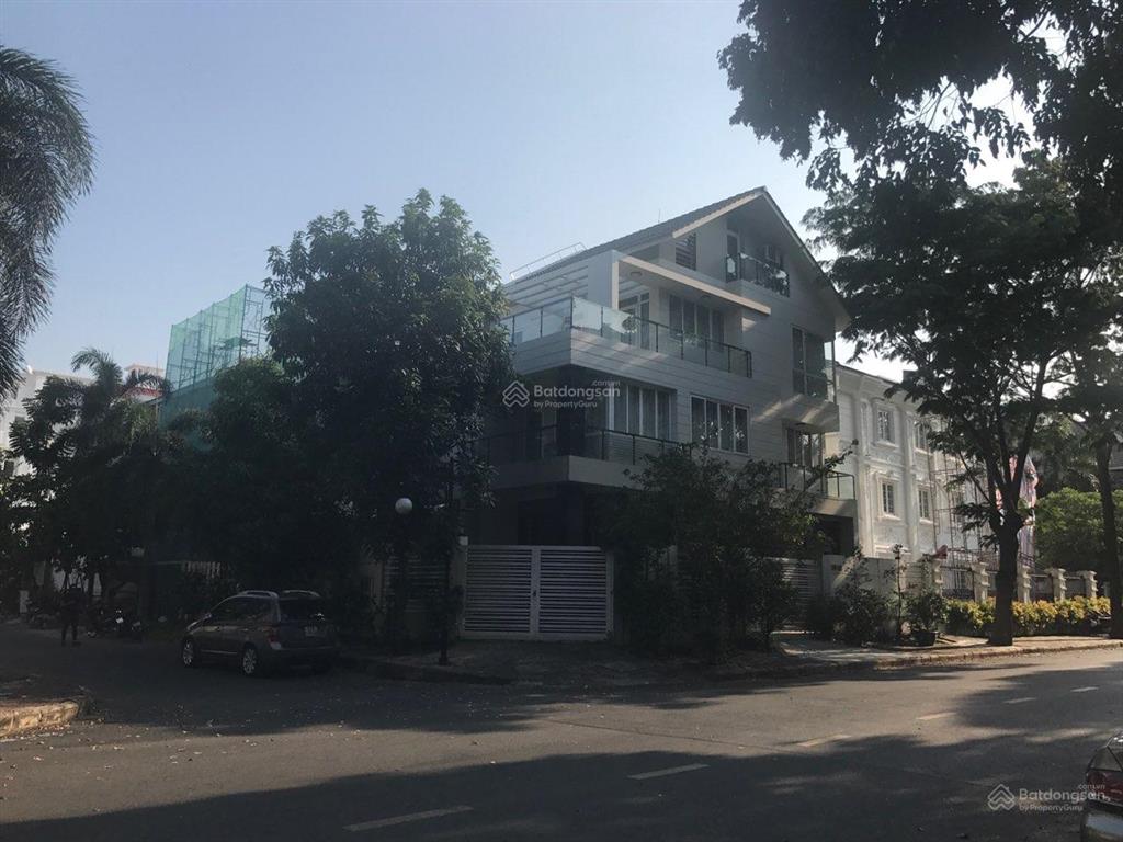 Bán biệt thự, căn góc 2 mặt tiền đường khu cảnh đồi, phú mỹ hưng, quận 7. dt đất 285m2, giá 105 tỷ