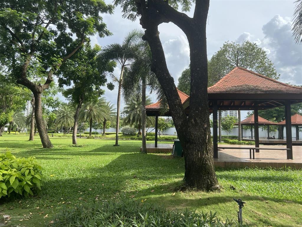 Bán nhà biệt thự, căn góc công viên khu nam thông, đường lớn số 22, phú mỹ hưng, dt198m2 giá68 tỷ