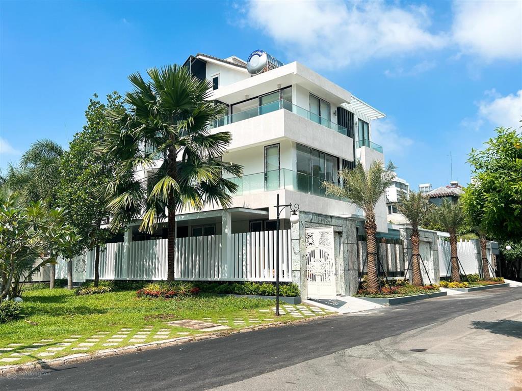 Bán nhà biệt thự, căn góc công viên khu nam thông, đường lớn số 22, phú mỹ hưng, dt198m2 giá68 tỷ