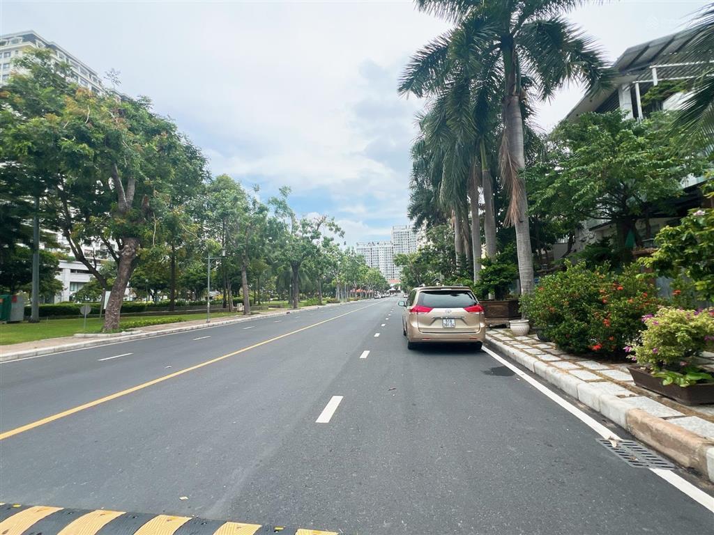 Bán gấp biệt thự đơn lập khu cảnh đồi, phú mỹ hưng, quận 7, dt đất 260m2, giá 82 tỷ, sổ hồng