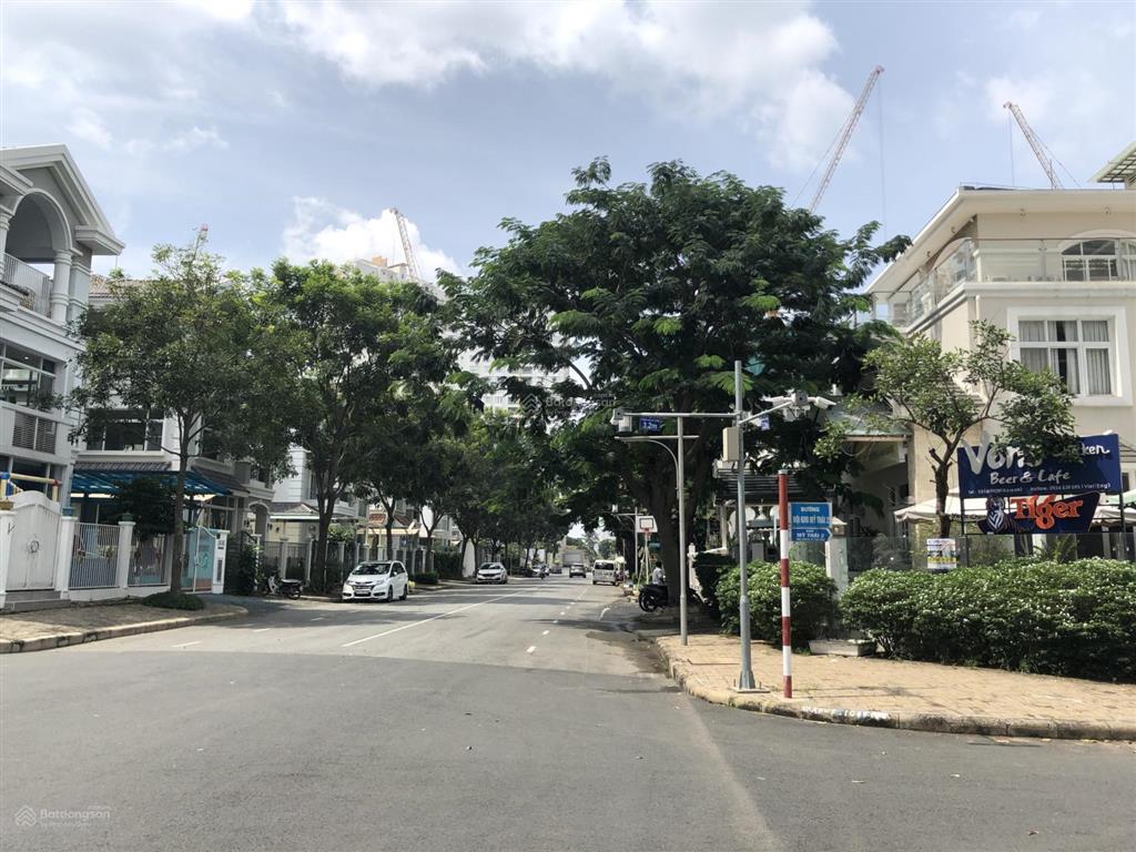Bán gấp biệt thự đơn lập khu cảnh đồi, phú mỹ hưng, quận 7, dt đất 260m2, giá 82 tỷ, sổ hồng