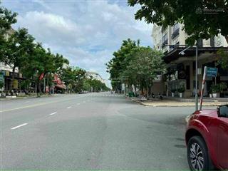 Bán nhà căn góc 2 mặt tiền đường bùi bằng đoàn 40m, phú mỹ hưng, quận 7, dt 11*18, giá 69 tỷ, sh