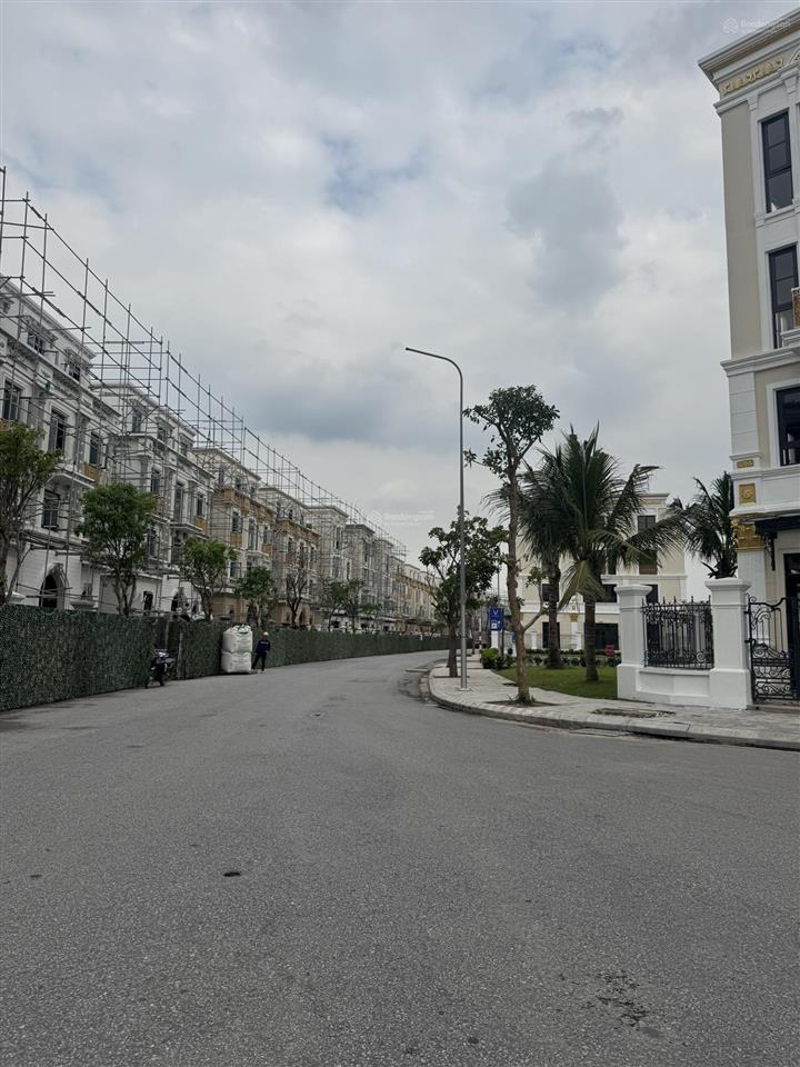Song lập hoàng gia hg250 viu cây xanh ngay đầu vào nội khu