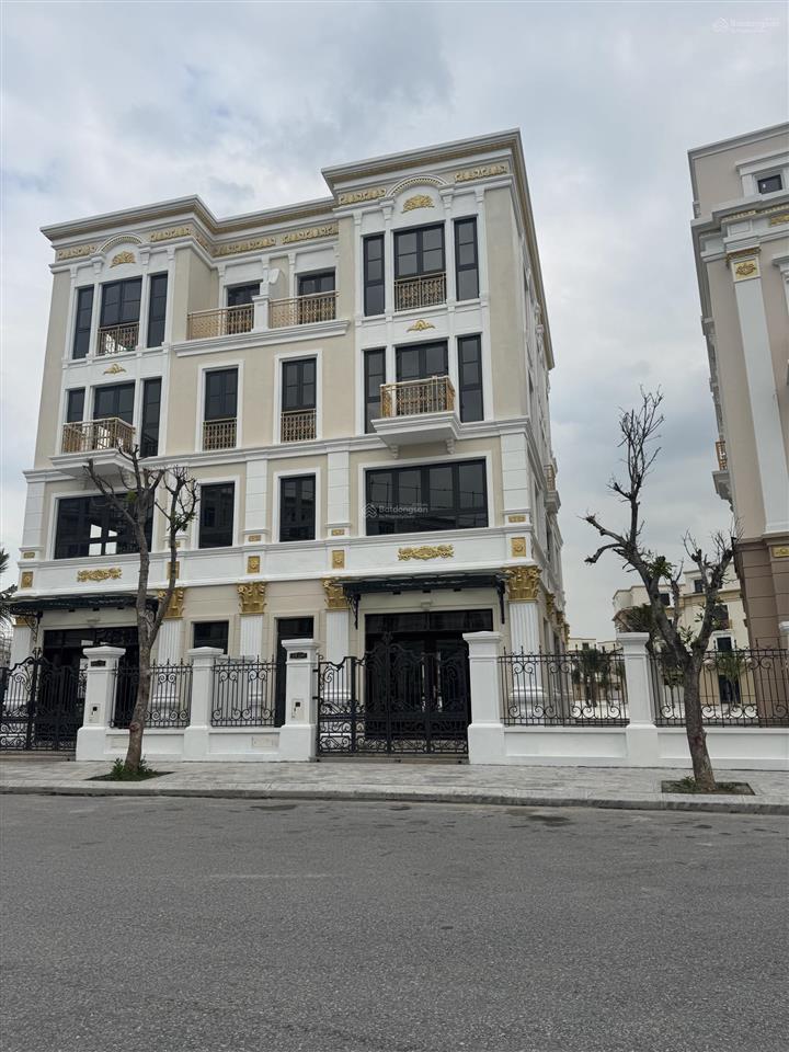 Song lập hoàng gia hg250 viu cây xanh ngay đầu vào nội khu