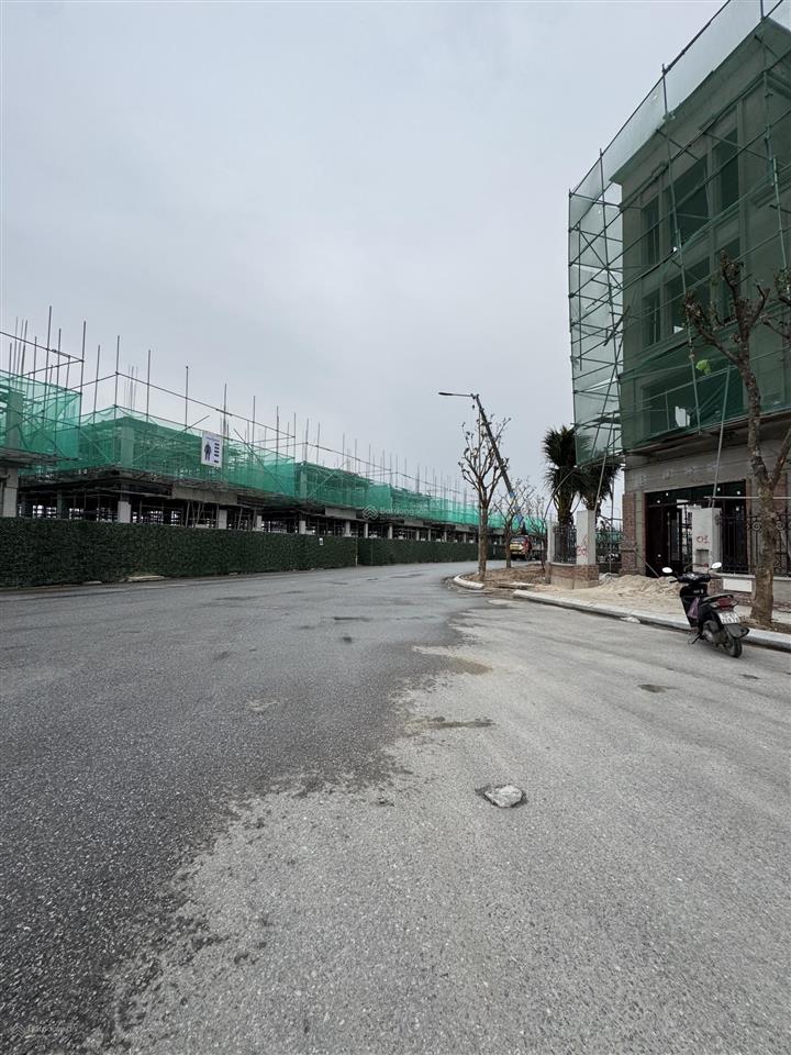 Hg250 song lập hoàng gia vị trí đẹp view biển sau nhà, mặt đường ven sông, gần bể bơi pha lê.