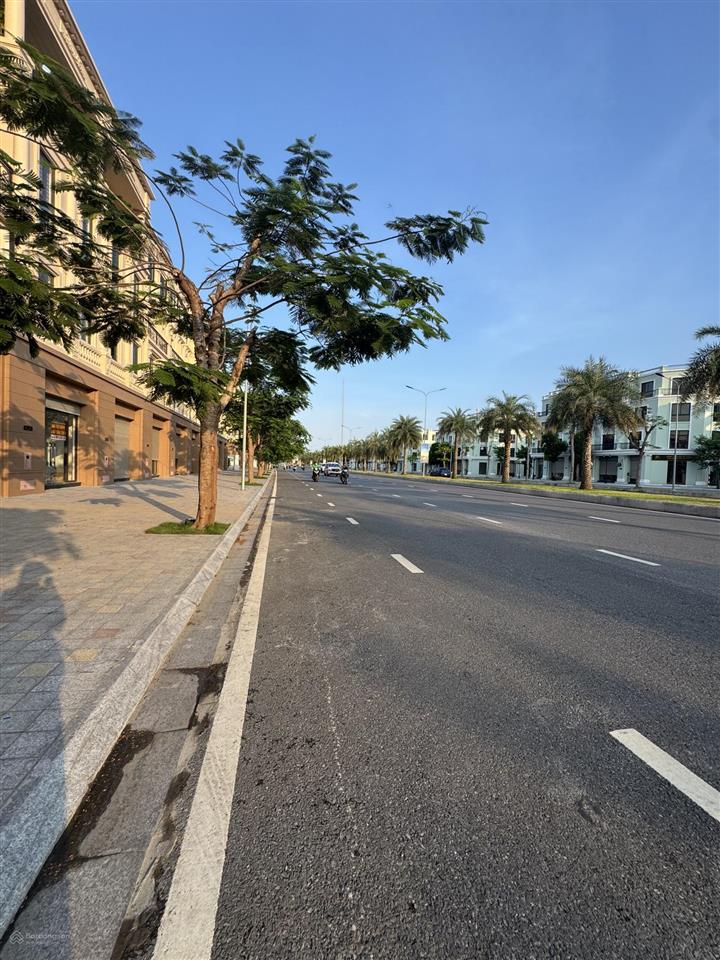 Tla 619 căn shopshouse sở hữu vị trí đẹp nằm trên trục đường đắt giá lưu lượng khách qua lại đông
