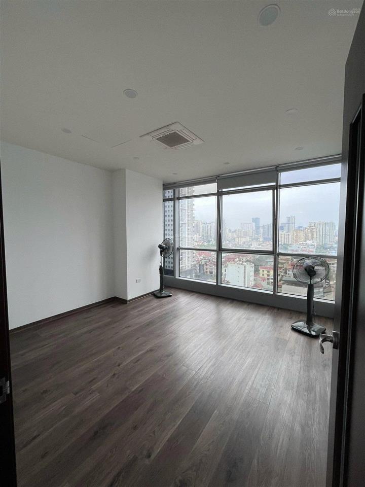 Cho thuê căn hộ cao cấp eurowindow trần duy hưng 90 2pn đồ cơ bản 14 triệu/tháng 0987 522 ***