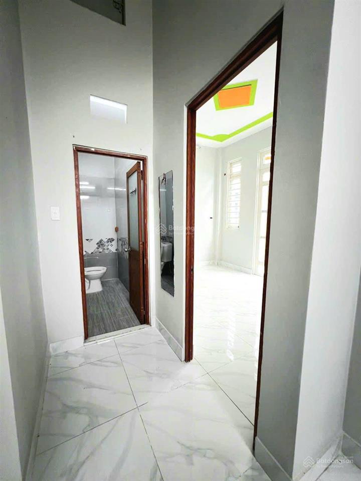 Nhà ngang 8m dtsd 64m2 trệt 1 lầu 2pn 2wc, video thực tế, ngay chợ shr, nhà còn mới kdc yên tĩnh