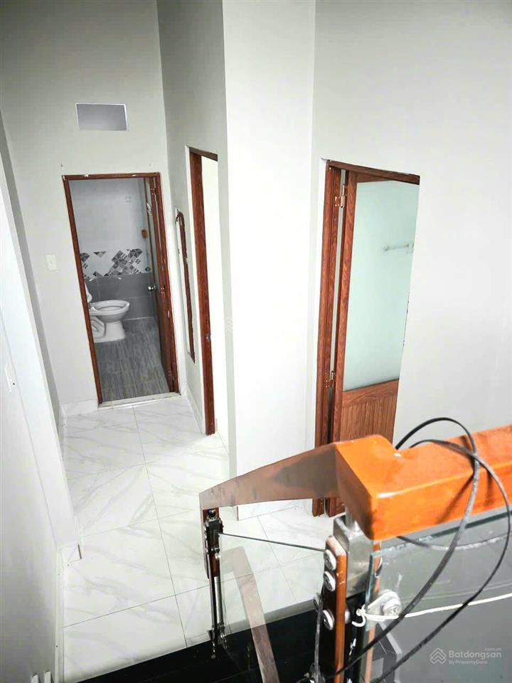 Nhà ngang 8m dtsd 64m2 trệt 1 lầu 2pn 2wc, video thực tế, ngay chợ shr, nhà còn mới kdc yên tĩnh