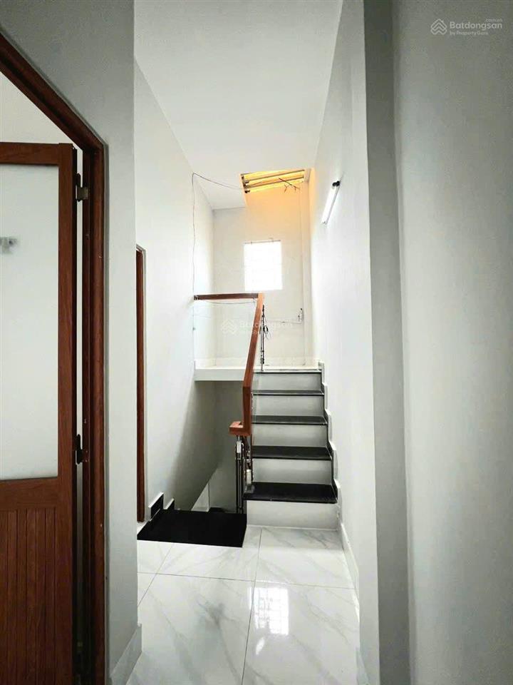 Nhà ngang 8m dtsd 64m2 trệt 1 lầu 2pn 2wc, video thực tế, ngay chợ shr, nhà còn mới kdc yên tĩnh