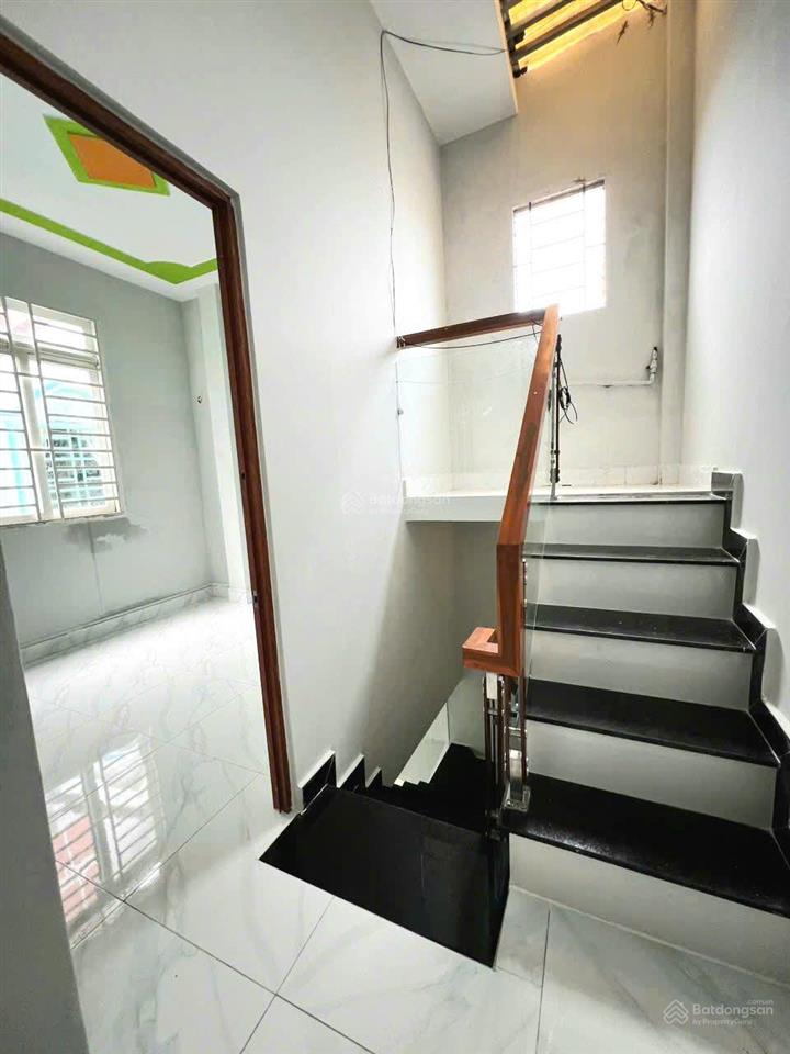 Nhà ngang 8m dtsd 64m2 trệt 1 lầu 2pn 2wc, video thực tế, ngay chợ shr, nhà còn mới kdc yên tĩnh