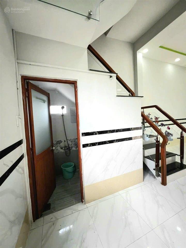 Nhà ngang 8m dtsd 64m2 trệt 1 lầu 2pn 2wc, video thực tế, ngay chợ shr, nhà còn mới kdc yên tĩnh