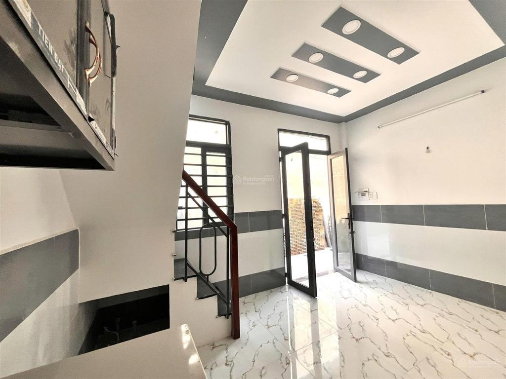 Căn nhà nhỏ đủ ở 1 trệt 1 lầu ngay gần chợ nhị xuân hóc môn, đường oto vào tận hẻm, shr