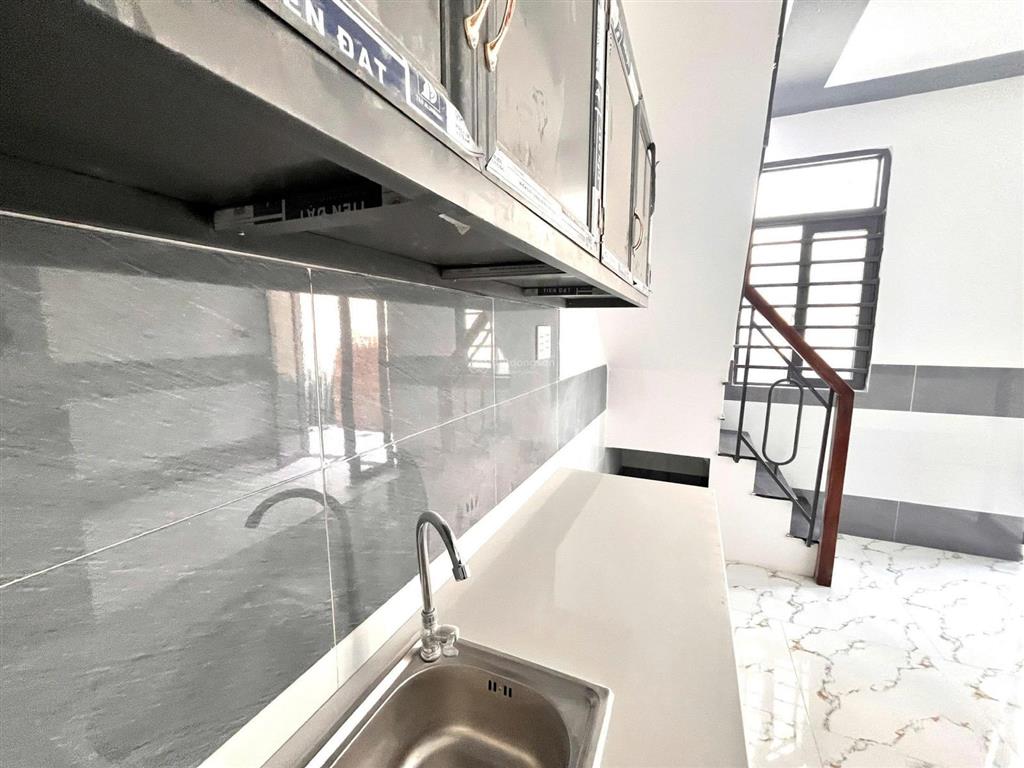 Căn nhà nhỏ đủ ở 1 trệt 1 lầu ngay gần chợ nhị xuân hóc môn, đường oto vào tận hẻm, shr