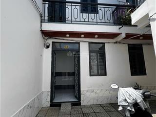 Căn nhà nhỏ đủ ở 1 trệt 1 lầu ngay gần chợ nhị xuân hóc môn, đường oto vào tận hẻm, shr