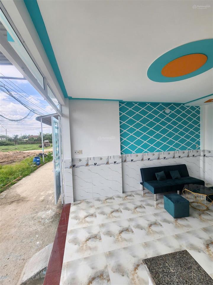 Nhà cấp 4 gác lửng ngay chợ, hóc môn, 4x7 nhà đẹp, đường ô tô vào tận ngõ, 450tr hỗ trợ vay