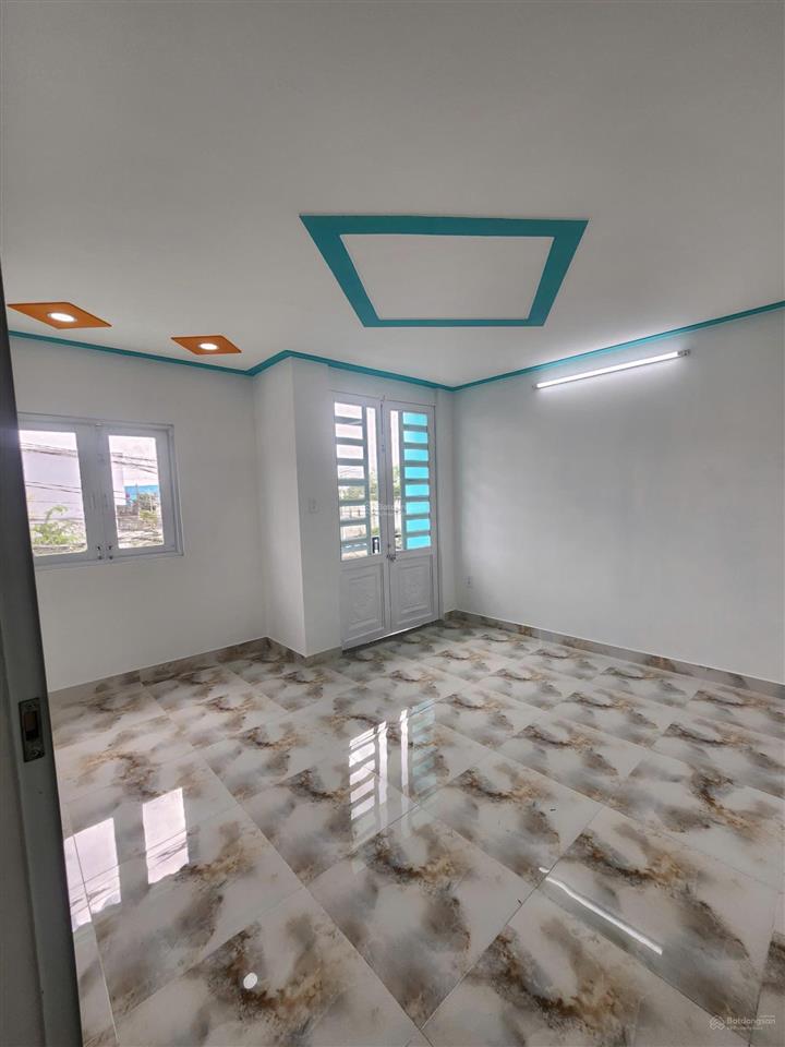Nhà cấp 4 gác lửng ngay chợ, hóc môn, 4x7 nhà đẹp, đường ô tô vào tận ngõ, 450tr hỗ trợ vay