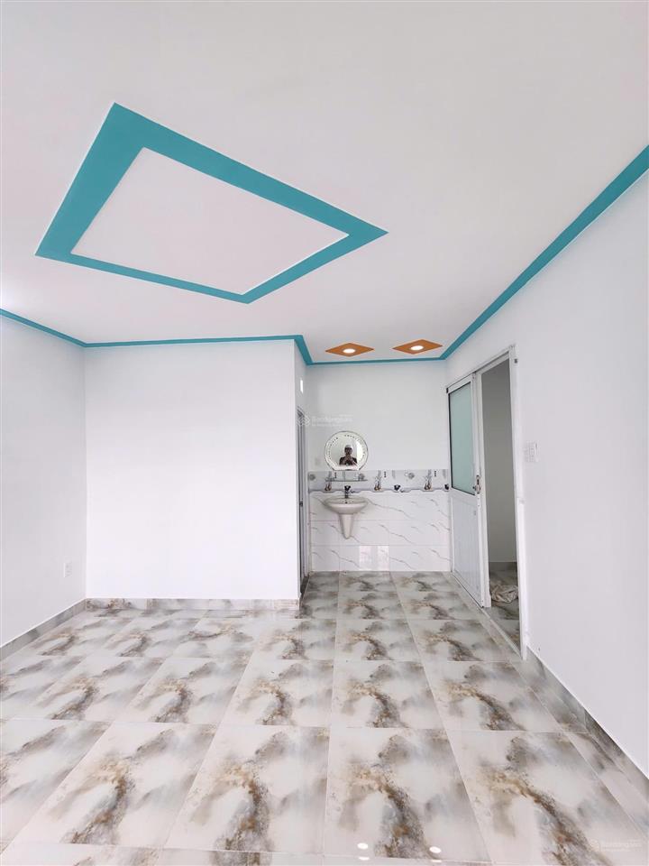 Nhà cấp 4 gác lửng ngay chợ, hóc môn, 4x7 nhà đẹp, đường ô tô vào tận ngõ, 450tr hỗ trợ vay