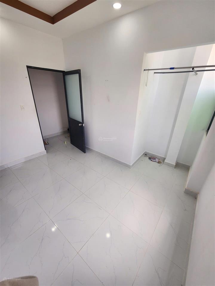 Căn nhà nhỏ 430tr, 4x6m 1 trệt 1 lầu, như hình 100% kdc đông, gần chợ gần bệnh viện