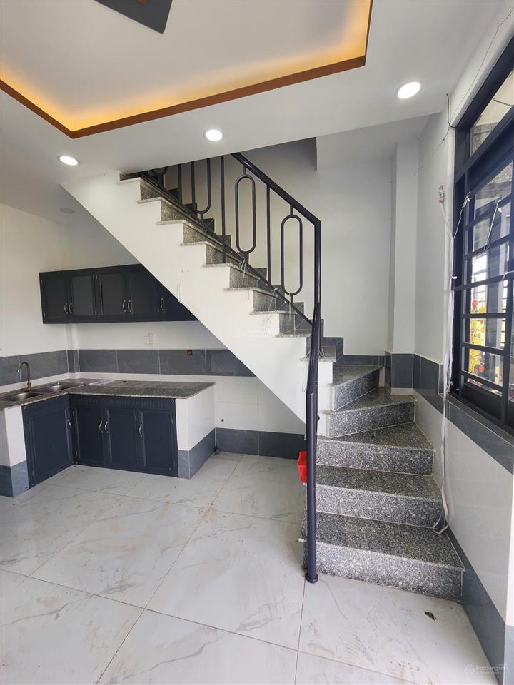 Căn nhà nhỏ 430tr, 4x6m 1 trệt 1 lầu, như hình 100% kdc đông, gần chợ gần bệnh viện