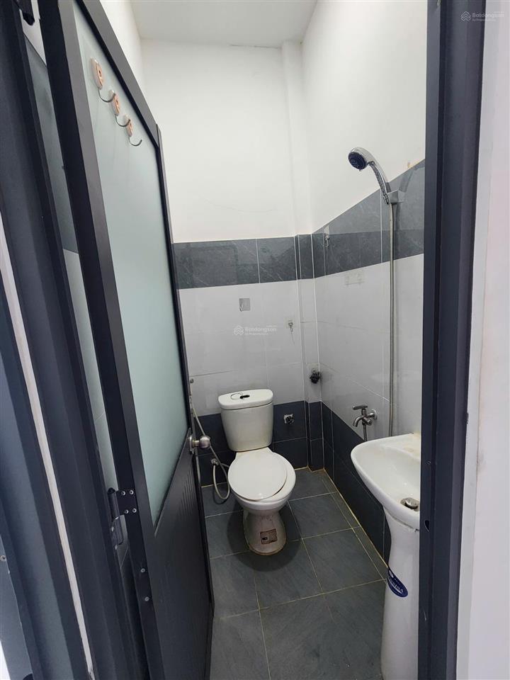 Căn nhà nhỏ 430tr, 4x6m 1 trệt 1 lầu, như hình 100% kdc đông, gần chợ gần bệnh viện