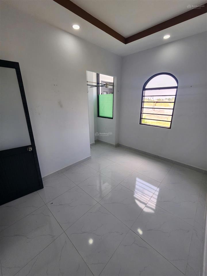 Căn nhà nhỏ 430tr, 4x6m 1 trệt 1 lầu, như hình 100% kdc đông, gần chợ gần bệnh viện