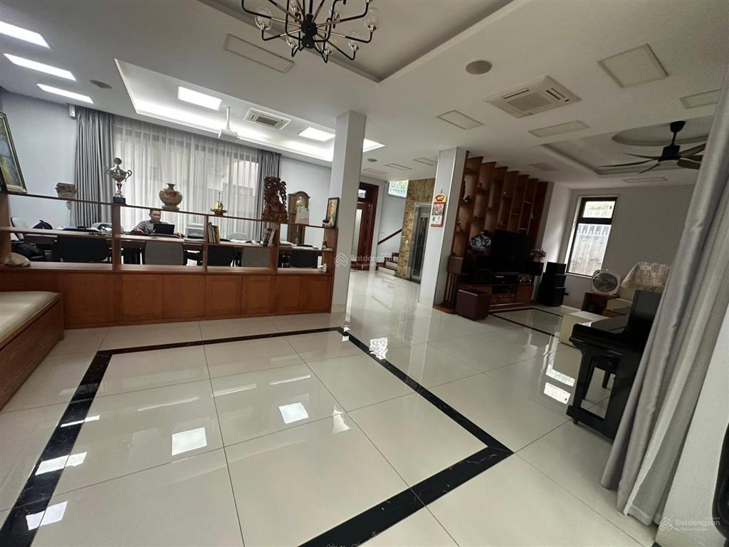 Bán biệt thự linh đàm, 240m2  5 tầng thang máy, lô góc mt 28m, sau nhà công viên, giá nhỉnh 60 tỷ