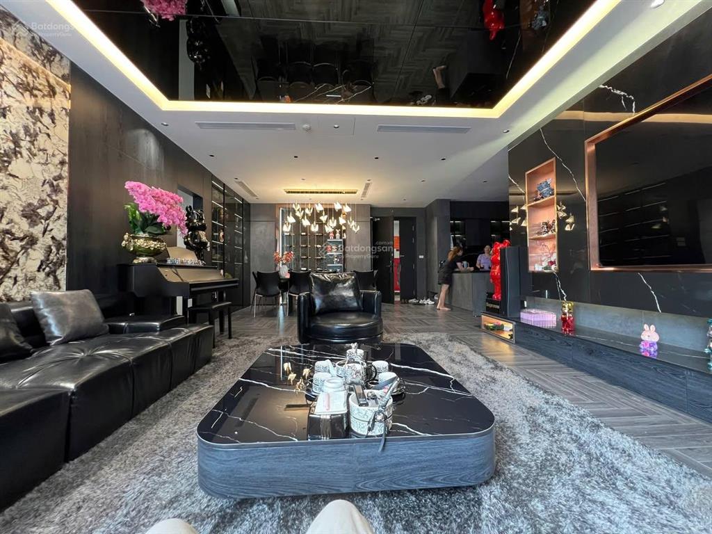 Bán nhà tam trinh, phân lô bàn cờ 75m x 6 tầng thang máy, mt8m, vừa ở vừa làm văn phòng, giá 25 tỷ