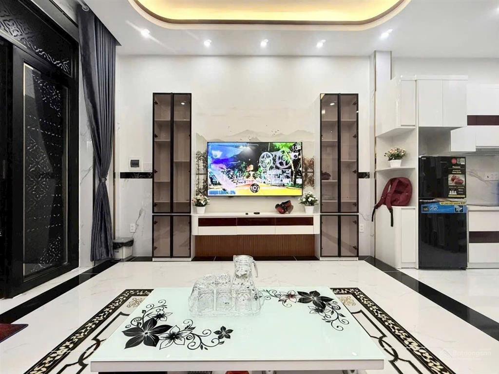 Nhà quận 9! ở là mê  đầu tư là lời, giá 4 tỷ 5 + 21tr/tháng dòng tiền cho thuê, dt 60m2,  ngay