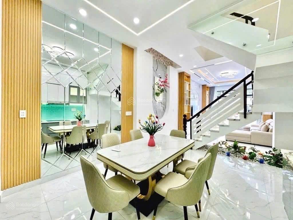 Dòng tiền thuê 14tr/tháng, nhà đoàn như hài p12 quận 4, rao bán giá 3 tỷ 790, hxh, dt lớn,  ngay